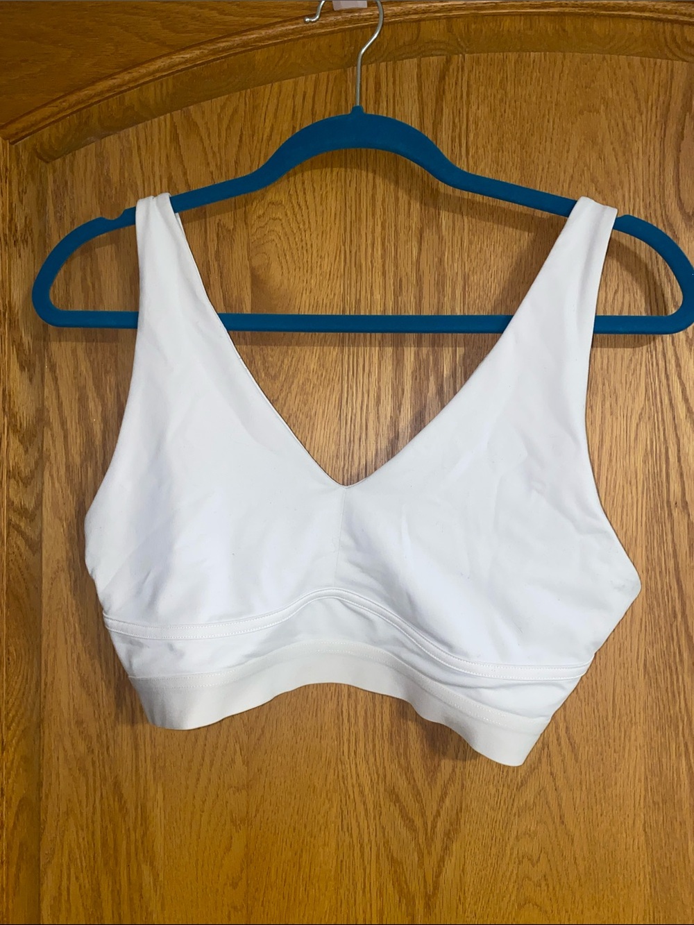 Fabletics Seamless V-Neck White sports bra no tags large